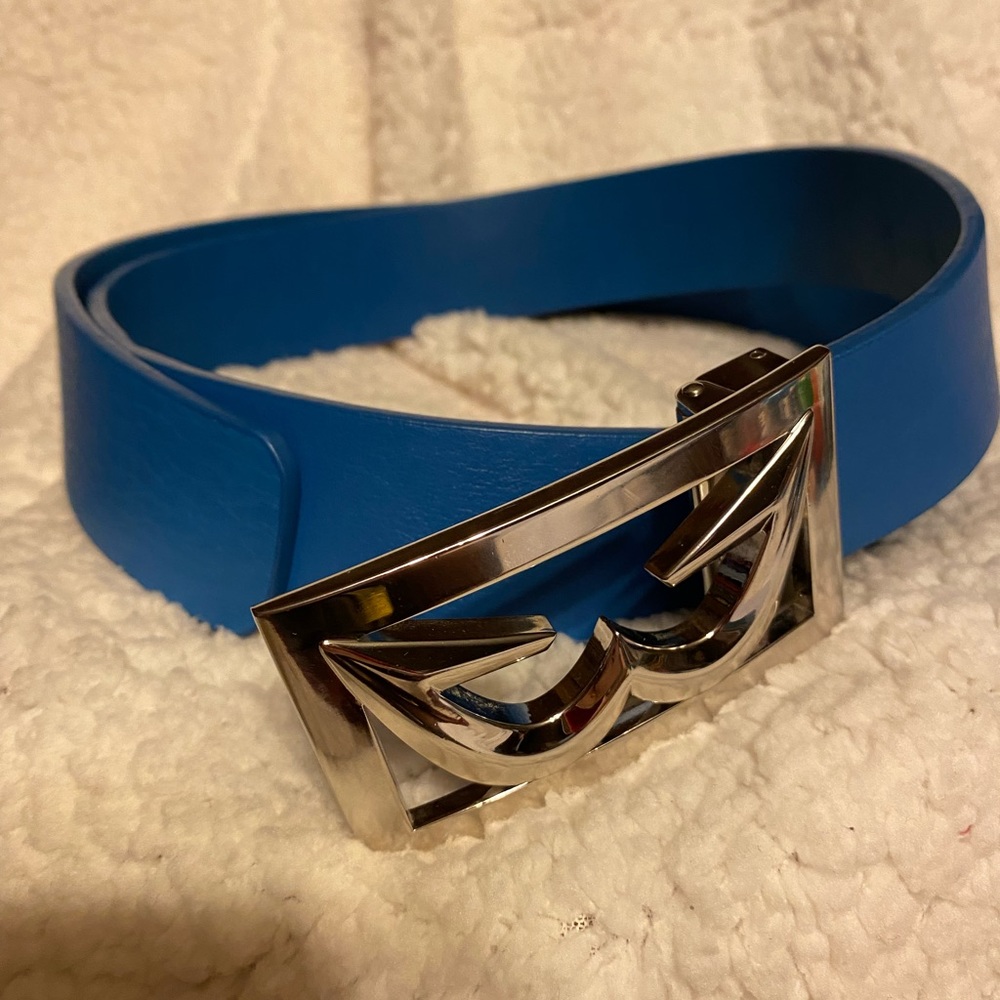 EUC The White Ball blue golf belt. Size 37”.